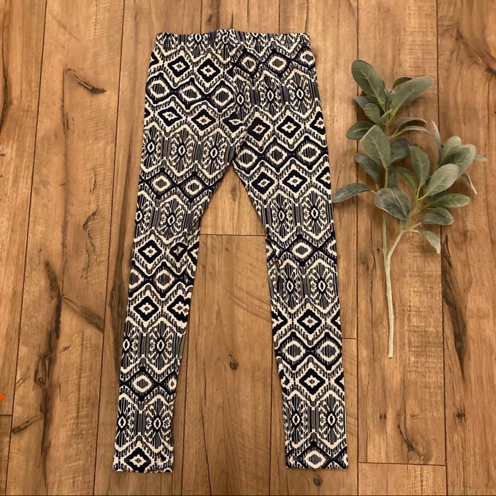 🪴3/$15 Arizona Jean Co. dark blue, white legging